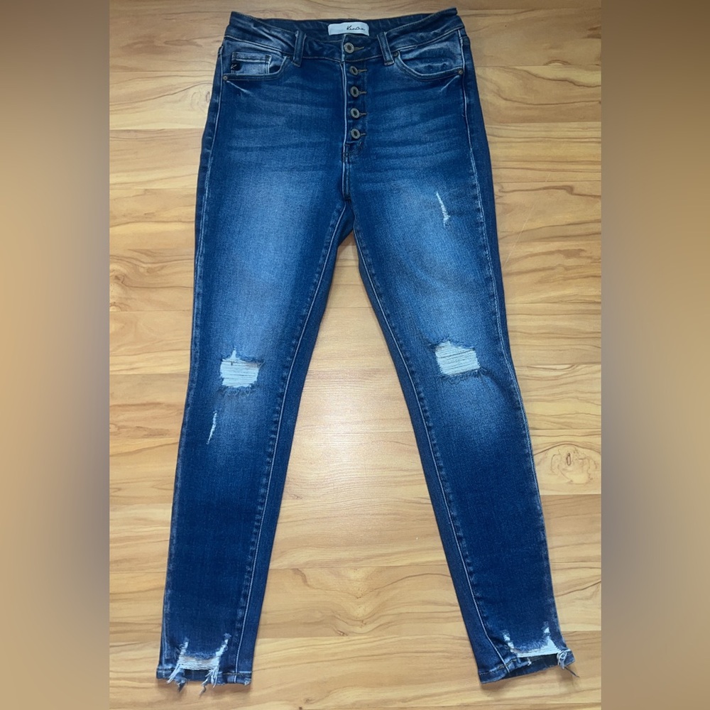 KanCan Distressed Skinny Jeans, 9/28. Excellent condition.